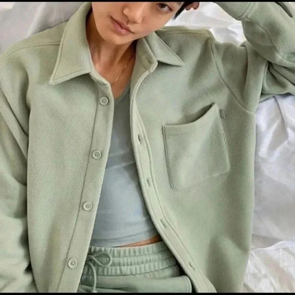 NWT Aritzia TNA Polar Button Up Fleece Shirt Jacket Green - Picture 1 of 8